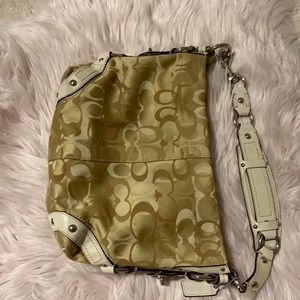 Coach classic should signature bag